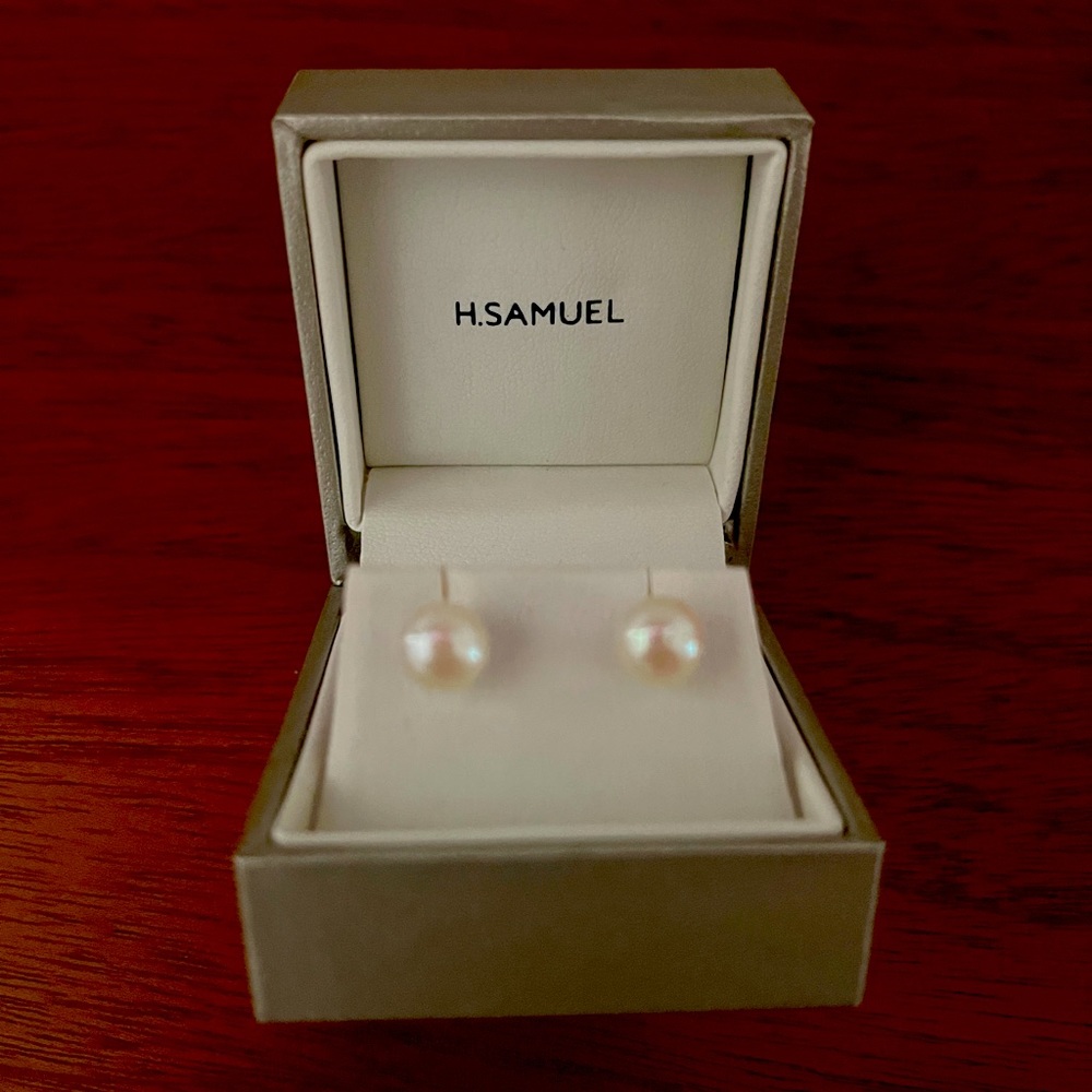 H. Samuel Pearl Earrings